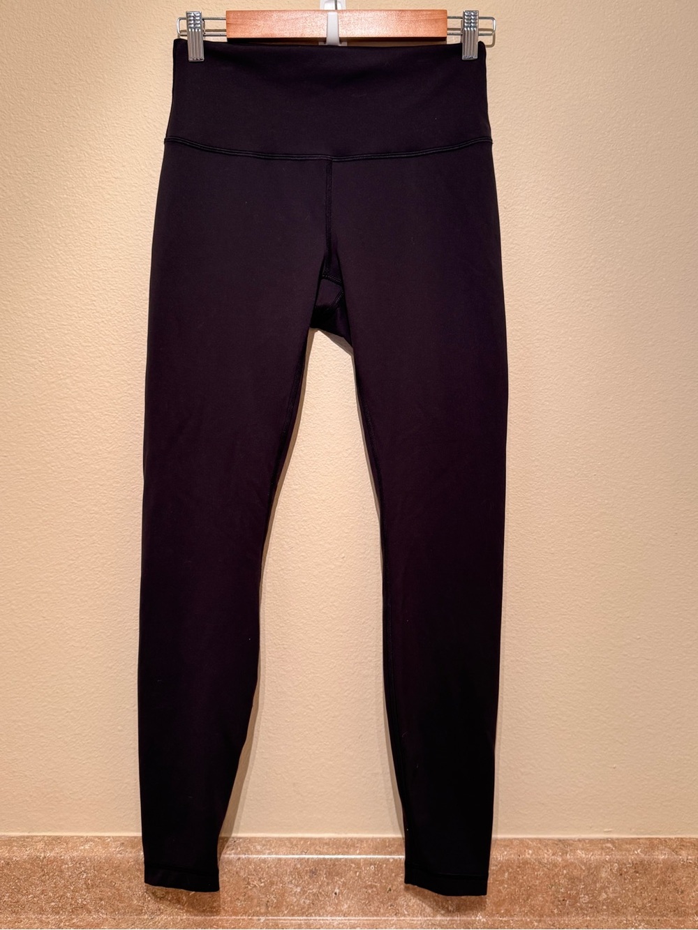 lululemon “Wunder Train” Legging - Women’s size 8 - Black